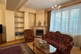 იყიდება ბინა, 5 ოთახიანი, ძველი აშენებული, თბილისი, საბურთალო