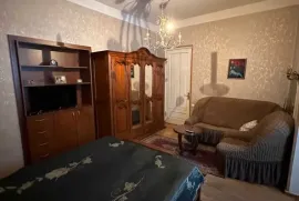 იყიდება ბინა, 5 ოთახიანი, ძველი აშენებული, თბილისი, საბურთალო