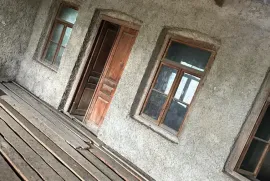 იყიდება სახლი, 10 ოთახიანი, თელავი, რუისპირი 