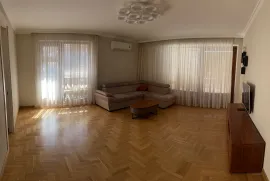 ქირავდება ბინა, 3 ოთახიანი, ძველი აშენებული, თბილისი, ვერა