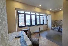 Продается квартира, 6 Kомнатная, Старое здание, Тбилиси, saburtalo