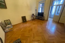 იყიდება ბინა, 4 ოთახიანი, ძველი აშენებული, თბილისი, სოლოლაკი