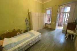 იყიდება ბინა, 4 ოთახიანი, ძველი აშენებული, თბილისი, სოლოლაკი