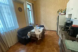 იყიდება ბინა, 4 ოთახიანი, ძველი აშენებული, თბილისი, სოლოლაკი