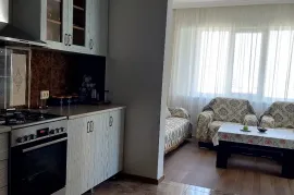 ქირავდება ბინა დღიურად, 5 ოთახიანი, ძველი აშენებული, ბათუმი, ხიმშიაშვილის უბანი