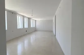 იყიდება, უნივერსალური კომერციული  ფართი