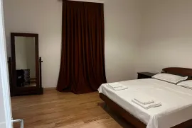 Аренда, 3 Kомнатная, Старое здание, Тбилиси, Вера