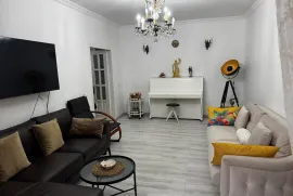 For Rent, 3 Room, Old building, Batumi, Old Batumi district