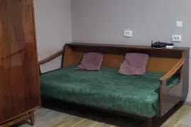 ქირავდება ბინა, 2 ოთახიანი, ძველი აშენებული, თბილისი, საბურთალო