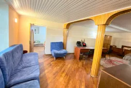 For Rent, 3 Room, Old building, Tbilisi, saburtalo