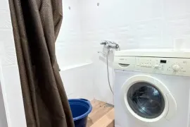 For Rent, 3 Room, Old building, Tbilisi, saburtalo