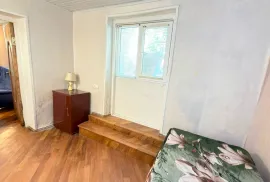 For Rent, 3 Room, Old building, Tbilisi, saburtalo
