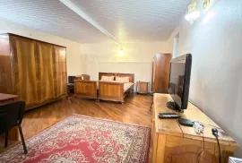 For Rent, 3 Room, Old building, Tbilisi, saburtalo