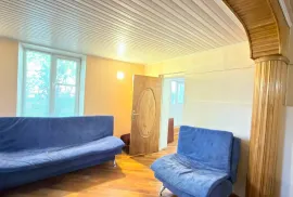 For Rent, 3 Room, Old building, Tbilisi, saburtalo