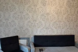ქირავდება ბინა დღიურად, 1 ოთახიანი, ძველი აშენებული, თბილისი, საბურთალო