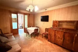 ქირავდება ბინა, 2 ოთახიანი, ძველი აშენებული, თბილისი, საბურთალო