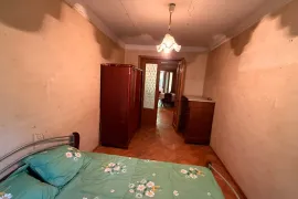 ქირავდება ბინა, 2 ოთახიანი, ძველი აშენებული, თბილისი, საბურთალო