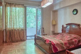 Аренда, 6 Kомнатная, Старое здание, Тбилиси, saburtalo