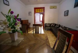 ქირავდება ბინა, 3 ოთახიანი, ძველი აშენებული, თბილისი, მთაწმინდა