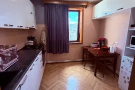 იყიდება ბინა, 3 ოთახიანი, ძველი აშენებული, თბილისი, ვარკეთილი
