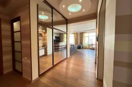 For Rent, 4 Room, Old building, Tbilisi, Krtsanisi