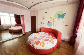 For Rent, 4 Room, Old building, Tbilisi, Krtsanisi