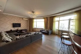 For Rent, 4 Room, Old building, Tbilisi, Krtsanisi
