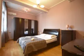 Daily Apartment Rent, 5 Room, Old building, Tbilisi, Vera