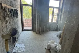 იყიდება ბინა, 3 ოთახიანი, ძველი აშენებული, ბათუმი, რუსთაველის უბანი