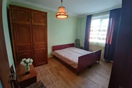 Аренда, 3 Kомнатная, Старое здание, Тбилиси, Варкетили