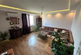 Продается квартира, 2 Kомнатная, Старое здание, Тбилиси, saburtalo