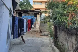 იყიდება მიწის ნაკვეთი, ვეძისი