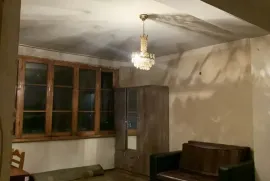 იყიდება ბინა, 4 ოთახიანი, ძველი აშენებული, თბილისი, დიღმის მასივი