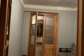 იყიდება ბინა, 4 ოთახიანი, ძველი აშენებული, თბილისი, დიღმის მასივი