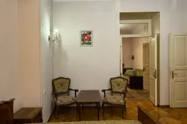 ქირავდება ბინა, 3 ოთახიანი, ძველი აშენებული, თბილისი, სოლოლაკი