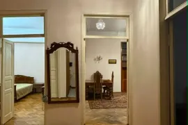ქირავდება ბინა, 3 ოთახიანი, ძველი აშენებული, თბილისი, სოლოლაკი