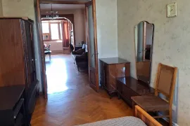 For Rent, 2.5 Room, Old building, Tbilisi, saburtalo