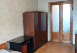 For Rent, 2.5 Room, Old building, Tbilisi, saburtalo