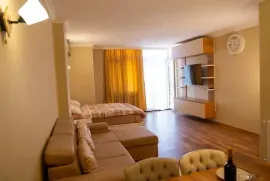 გირავდება ბინა, 2 ოთახიანი, ძველი აშენებული, ბათუმი, ხიმშიაშვილის უბანი