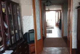 იყიდება ბინა, 4 ოთახიანი, ძველი აშენებული, თბილისი, დიღმის მასივი