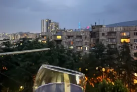 ქირავდება ბინა, 2 ოთახიანი, ძველი აშენებული, თბილისი, საბურთალო