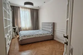 For Rent, 3 Room, Old building, Batumi, Rustaveli District