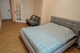 For Rent, 3 Room, Old building, Batumi, Rustaveli District