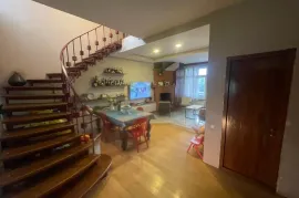 Продается квартира, 4 Kомнатная, Старое здание, Тбилиси, saburtalo