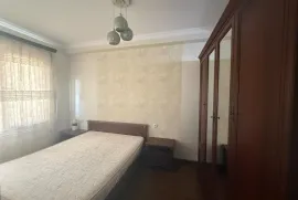 ქირავდება ბინა, 2 ოთახიანი, ძველი აშენებული, თბილისი, საბურთალო