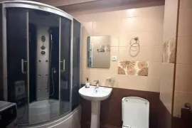 ქირავდება ბინა, 2 ოთახიანი, ძველი აშენებული, თბილისი, საბურთალო