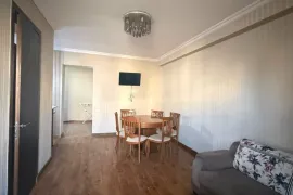 ქირავდება ბინა, 2 ოთახიანი, ძველი აშენებული, თბილისი, საბურთალო