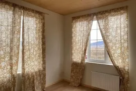 იყიდება სახლი, 5 ოთახიანი, დუშეთი, ბაზალეთი 