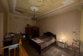 იყიდება სახლი, 5 ოთახიანი, ქუთაისი, სულხან-საბა