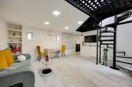 For Rent, 2 Room, Old building, Tbilisi, Sololaki